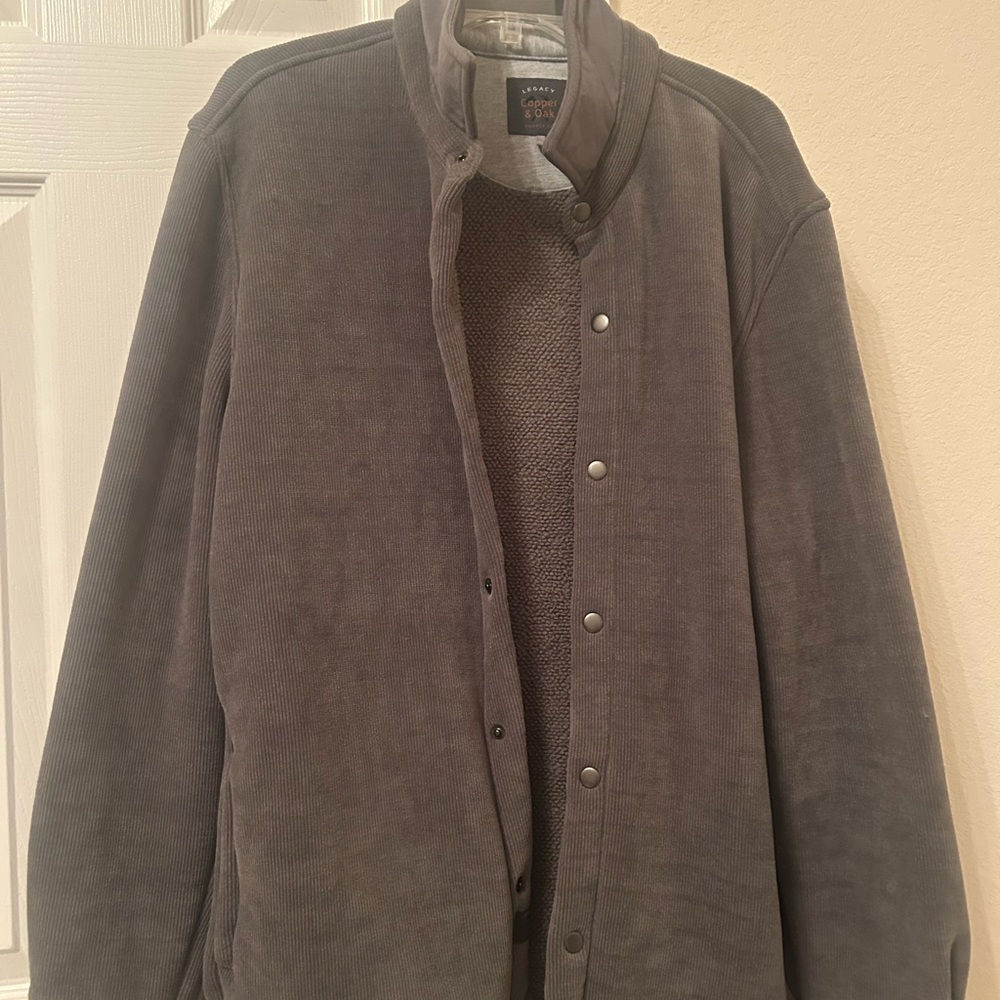 Cozy Men’s Gray Snap-Front Shirt Jacket